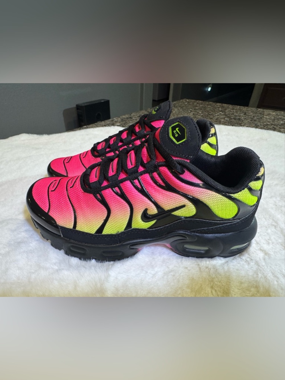 Nike Air Max Plus Size 2.5y Hyper Pink  Kids Fz0023-043